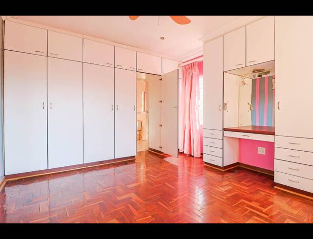 6 BEDROOM FREEHOLD FOR SALE IN BRACKENDOWNS
